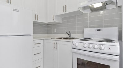 Building Photo - 1380 Jervis St