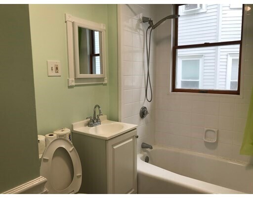 Foto del edificio - 213 Reservoir Rd