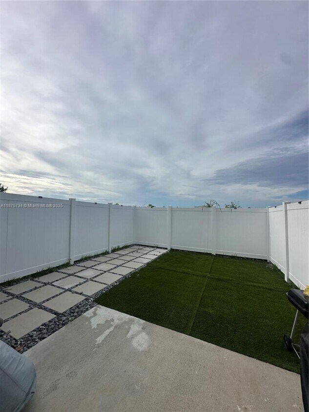 Foto principal - 1070 W Davis Pkwy