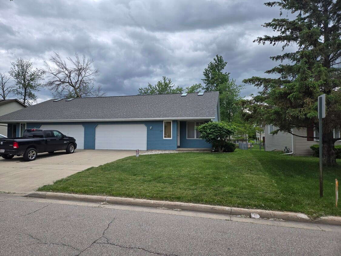 Foto principal - 1297 Brookwood Dr