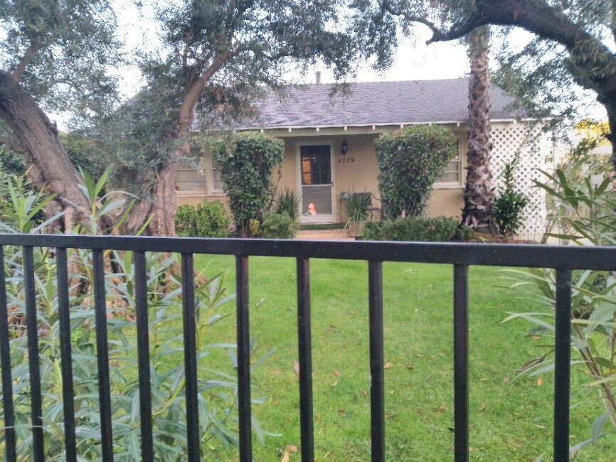 4239 Benedict Canyon Dr, Los Angeles, CA 91423 House Rental in Los