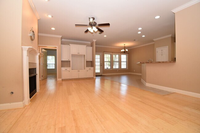 Foto del edificio - Spacious 3 Bedroom, 2 Bath Home