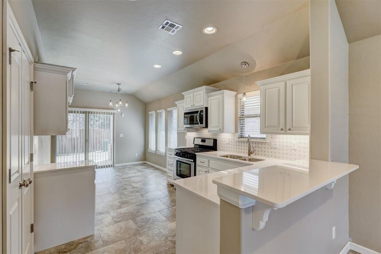 Primary Photo - 5600 Campbell Creek Drive