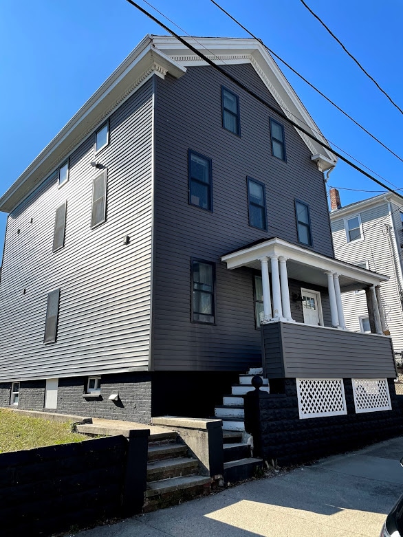 Building Photo - 15 E Transit St