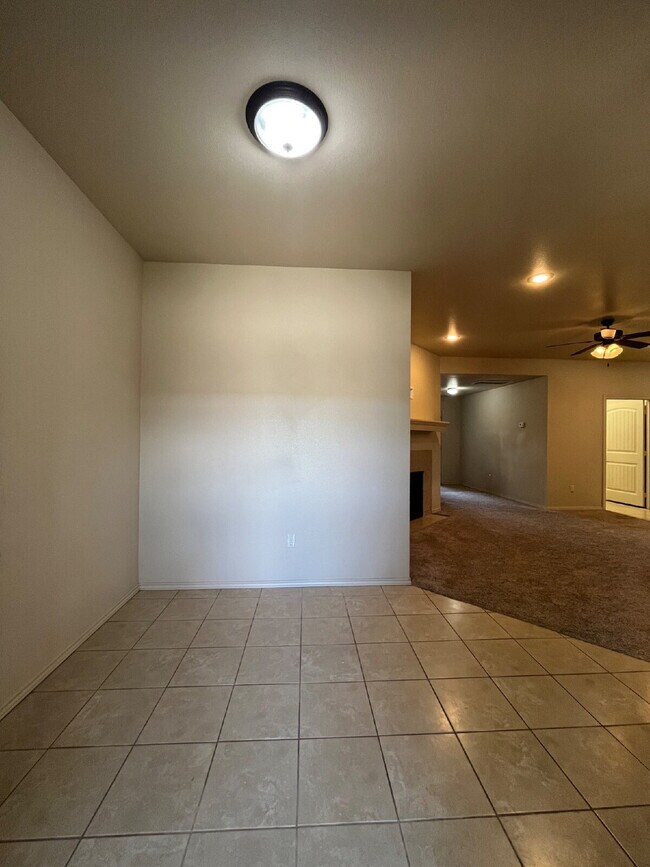 Building Photo - Cute 3/2/2 townhome in the Lubbock-Cooper District