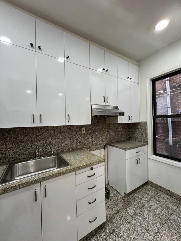 Foto principal - 42-16-42165 165th St