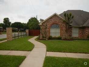 Building Photo - 1801 Evergreen Ct