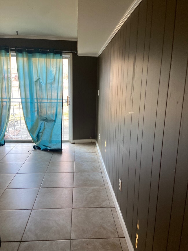 Foto del edificio - Room in Duplex on Valley Brook Dr