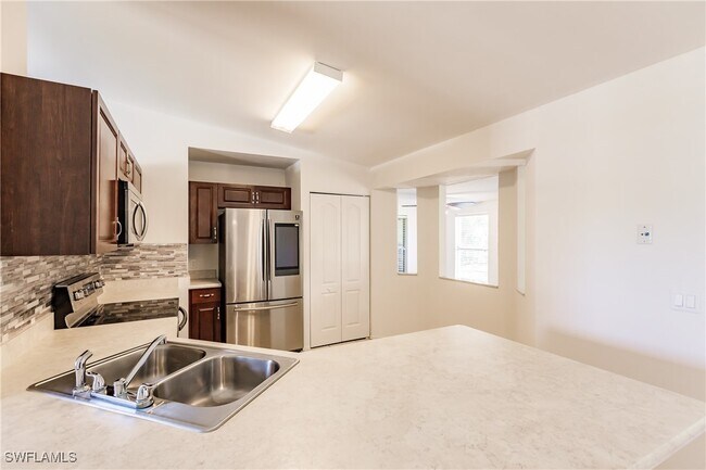 Foto del edificio - 1108 Willard Ave