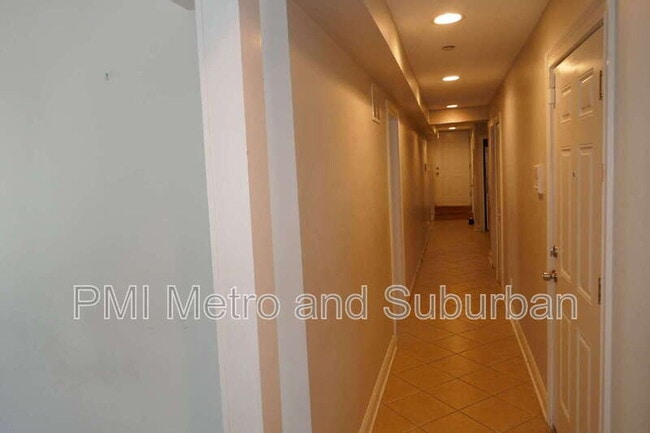 Foto del edificio - 1832 Dodge Ave