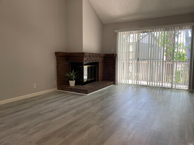 Foto del edificio - 725 Chadwick Ln