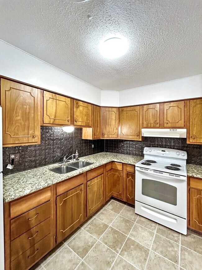 Foto del edificio - 1212 Hillcrest Dr