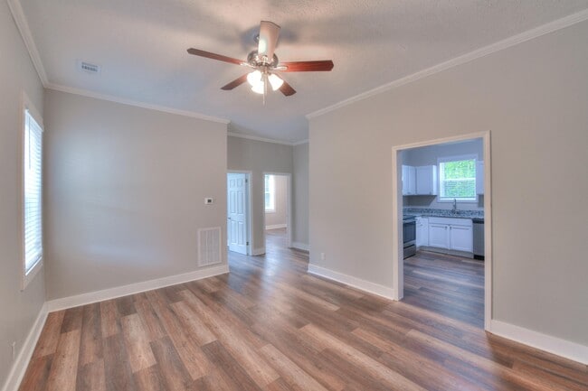 Building Photo - 204 N Hankinson St