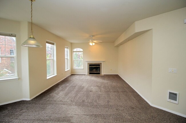 Building Photo - 1180 NE 63rd Way