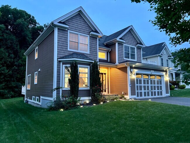 Building Photo - 4 Chatham Ct