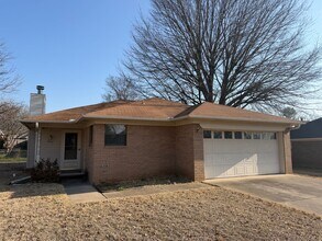 Building Photo - 2407 Linda Ct