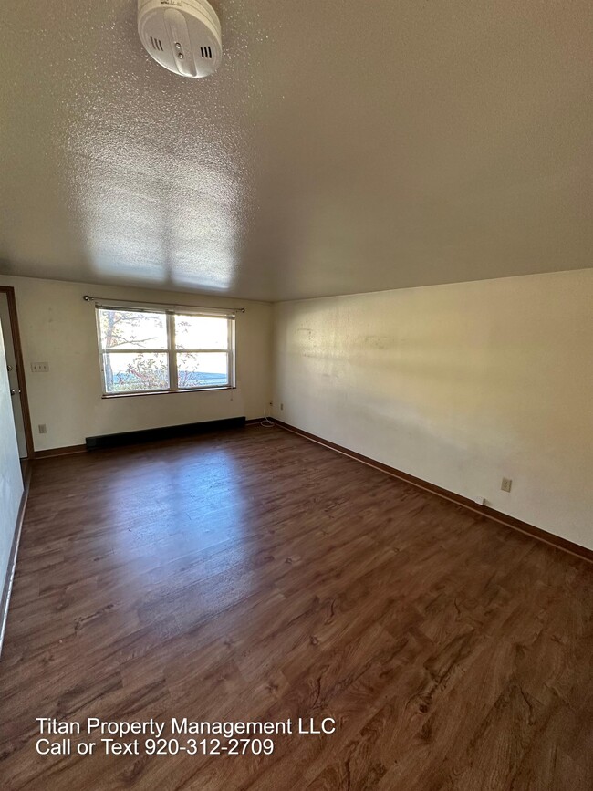 Building Photo - 1409 W Linwood Ave