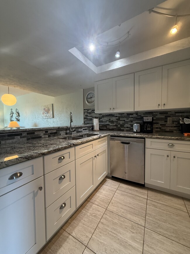 Building Photo - 5650-5A1A A1A S