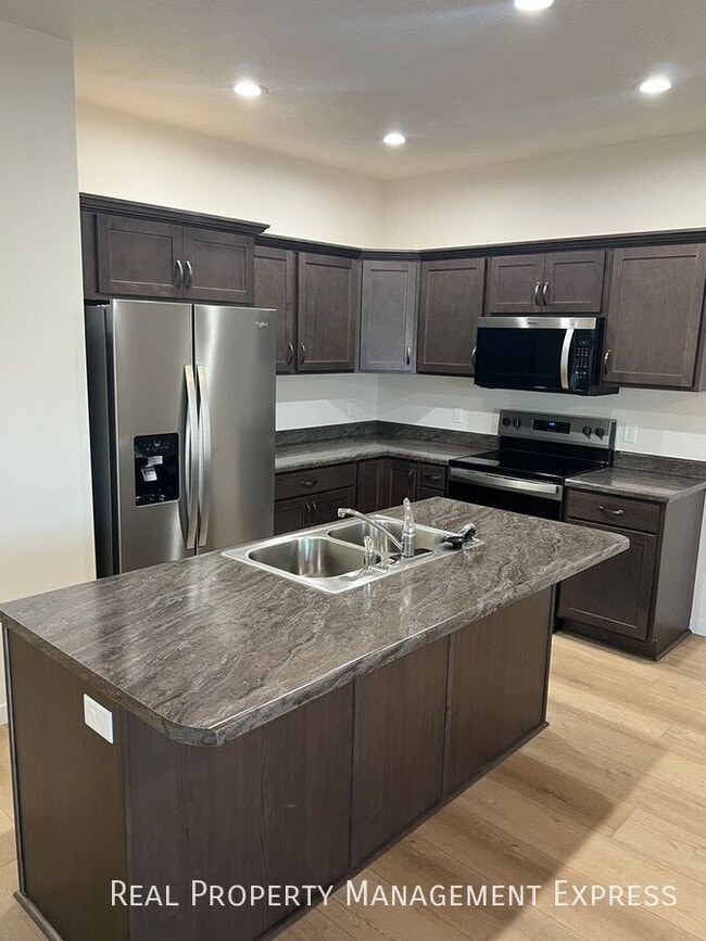 Building Photo - Modern 1 Bedroom Townhome with 1.5 Baths