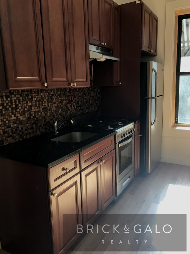 Primary Photo - 24 Hinckley Pl