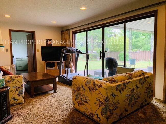 Foto del edificio - 13924 E Burnside St