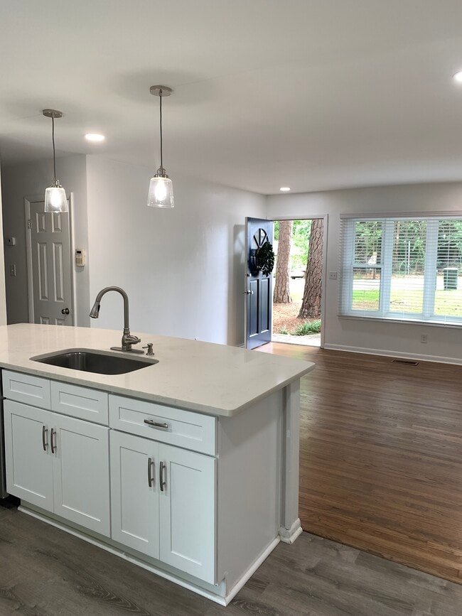 Building Photo - 3626 Admiral Dr