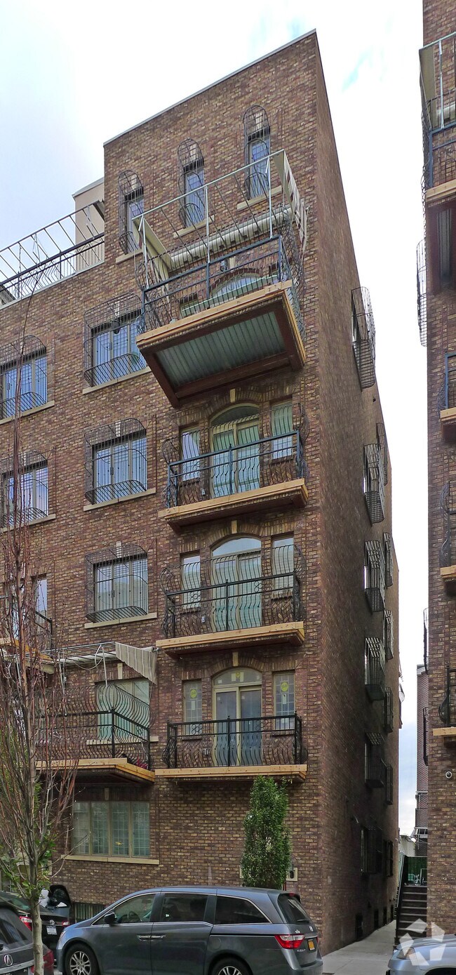 Building Photo - 39 Skillman St