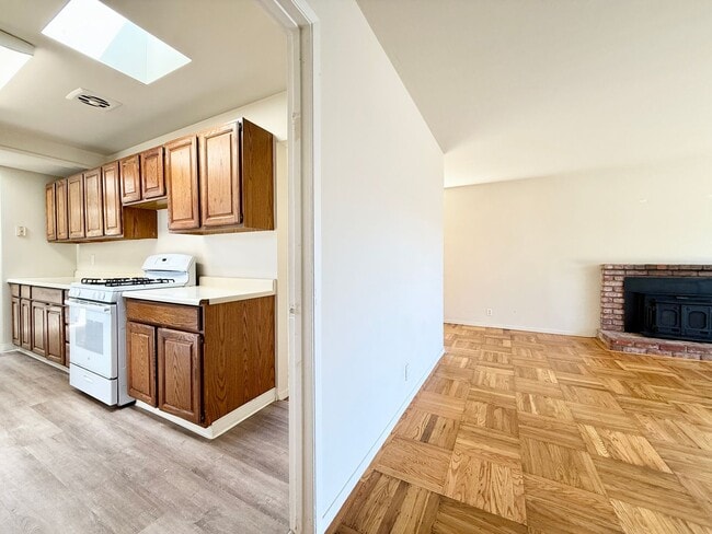Foto del edificio - Spacious Ranch-Style Home with Bonus Room ...