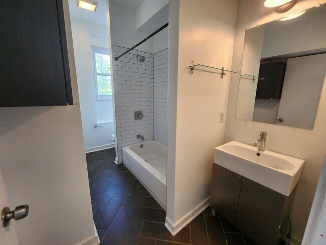 Building Photo - 2841 W Girard Ave