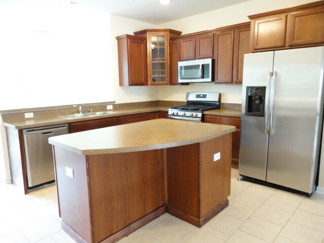 Building Photo - 490 Grosvenor Ln