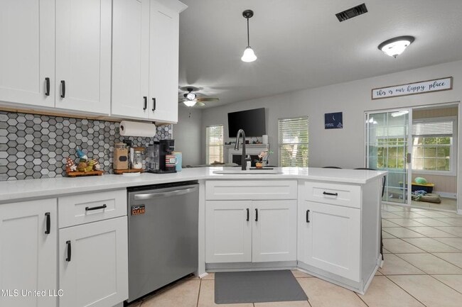 Building Photo - 6507 Shoshonee Dr