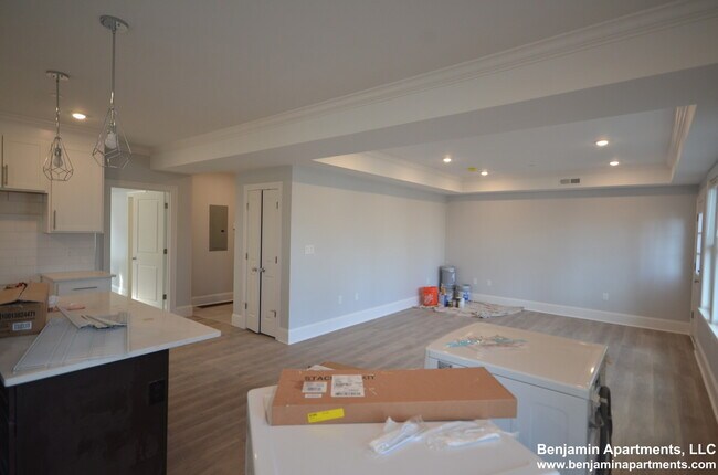 Building Photo - 100 Brooks St