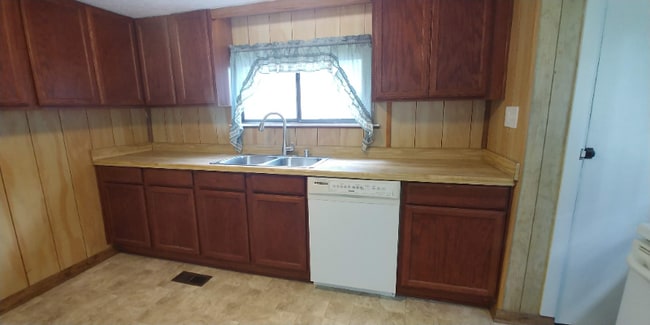 Photo - 136 E Wadsworth Cir House