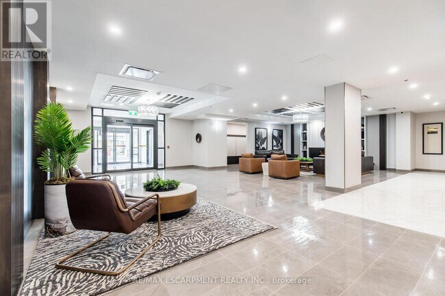 Photo du bâtiment - 870 Queenston Rd