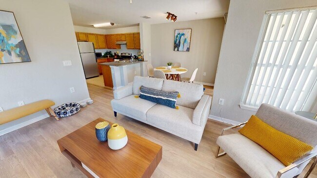 Luz natural en la sala de estar de Reserve at Brookhaven - The Reserve at Brookhaven