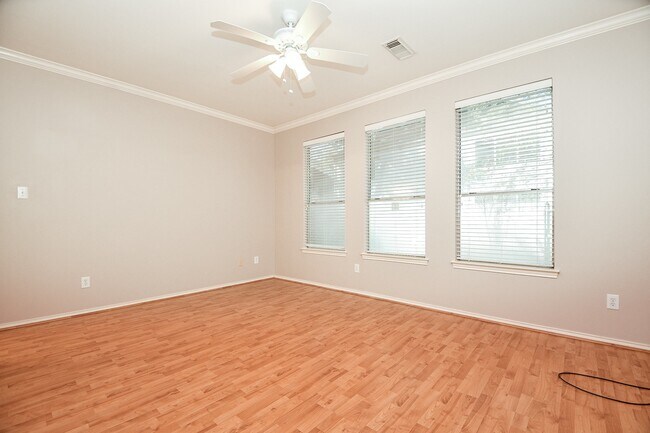 Foto del edificio - 4202 Creek Hollow Ln