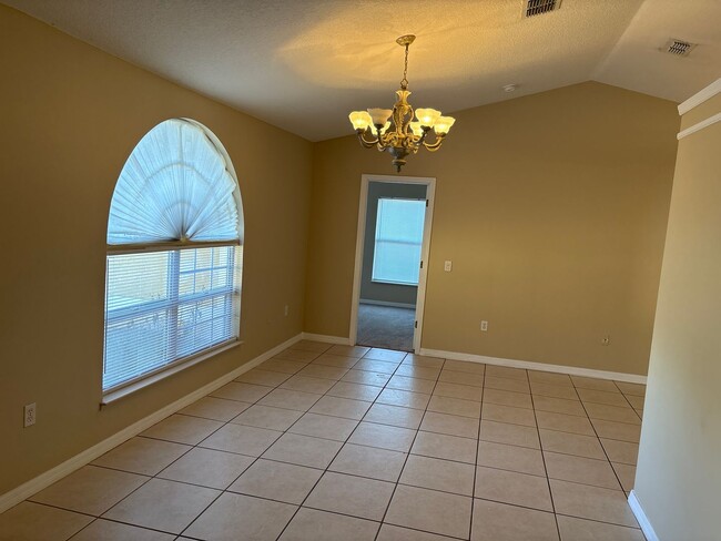 Building Photo - Beautiful 4 Bedroom, 2 Bath Split-Floor-Plan Home in Lakeside — Kissimmee, FL