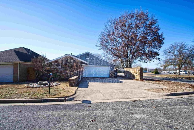 Building Photo - 3302 E 83rd Pl