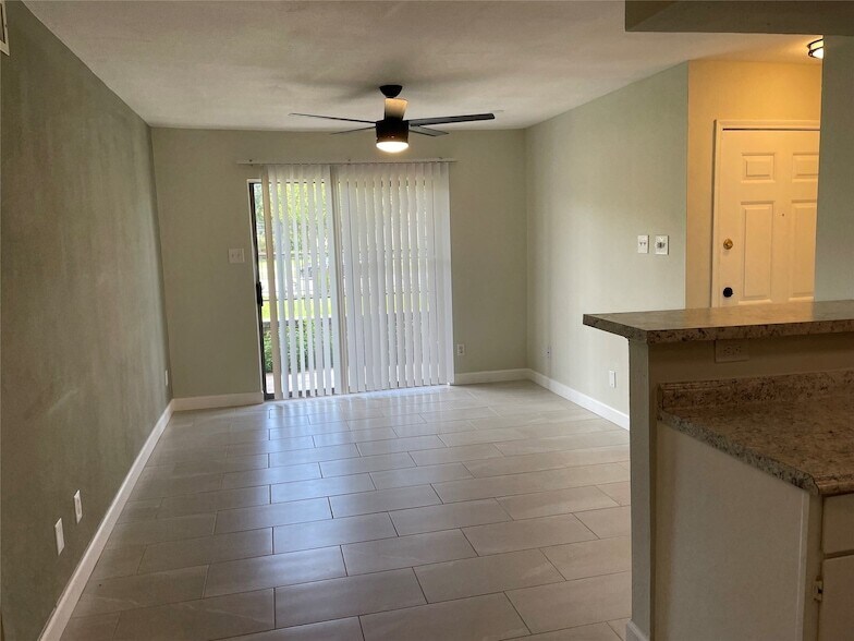 Foto principal - 2750 Holly Hall St