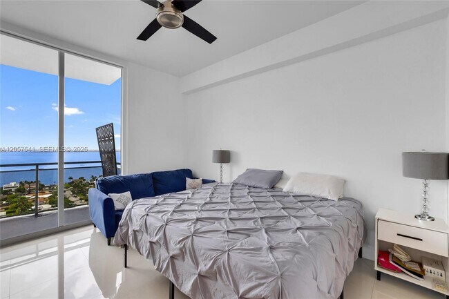 Foto del edificio - 7901 Hispanola Ave