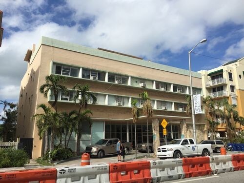 Primary Photo - 2618 Collins Ave