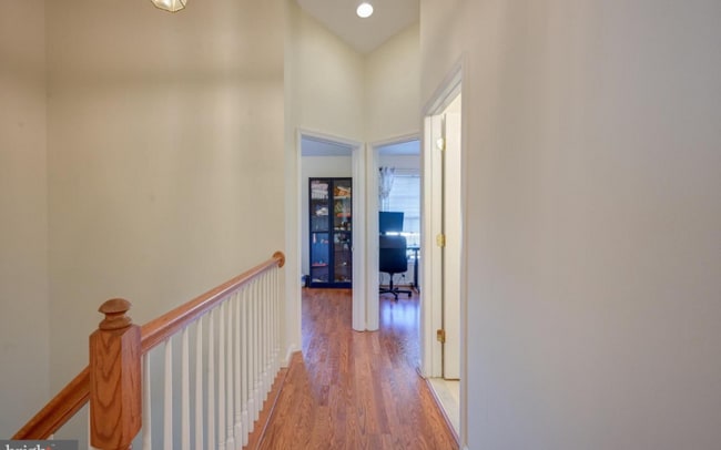 Building Photo - 8827 Montjoy Pl