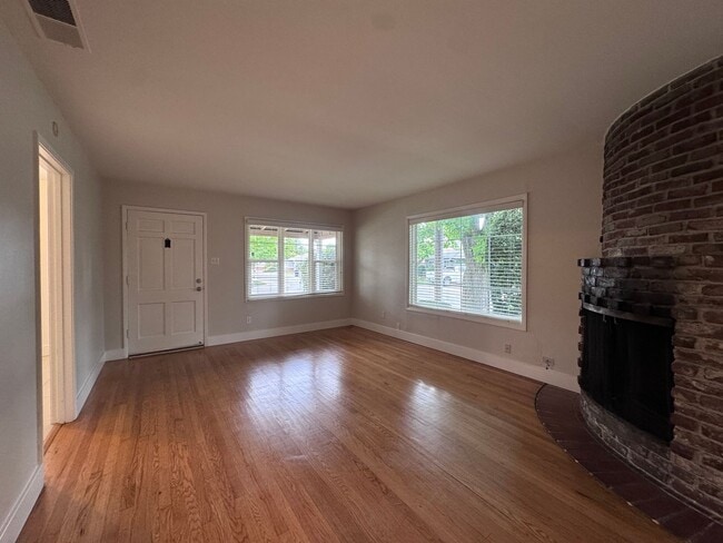 Building Photo - 562 Lagomarsino Way