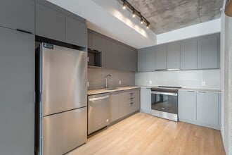 Building Photo - 2600 Boul. Cavendish