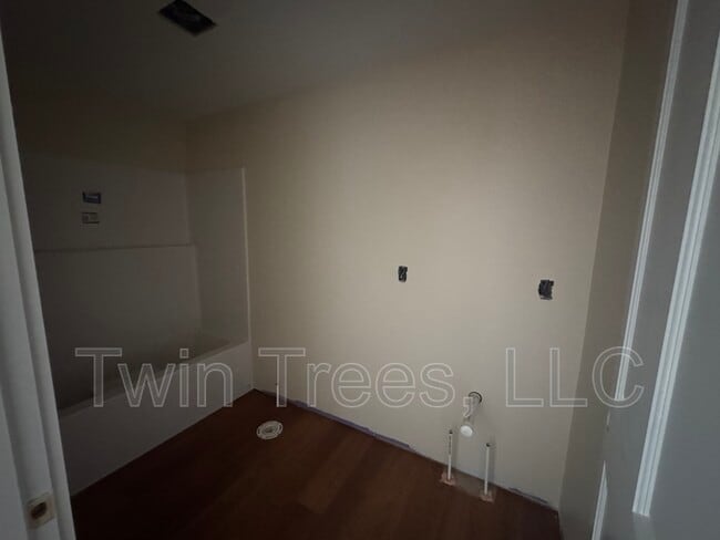 Building Photo - 6091 Main St