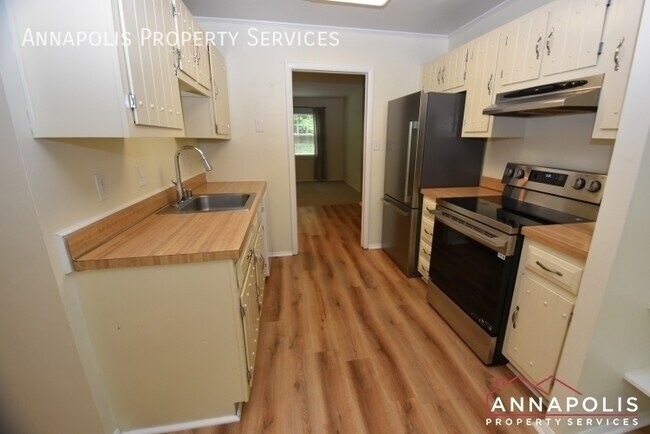 Foto del edificio - 1673 Forest Hill Ct