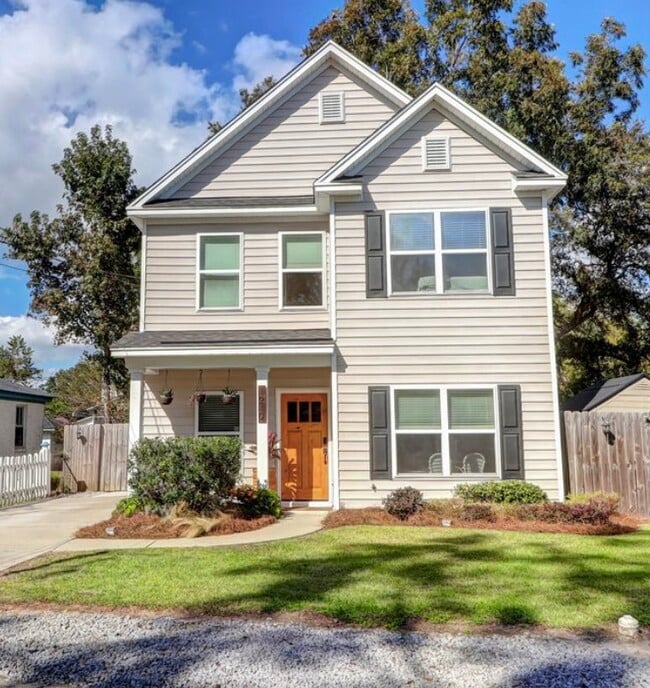 Building Photo - 1210 Davidson Ave