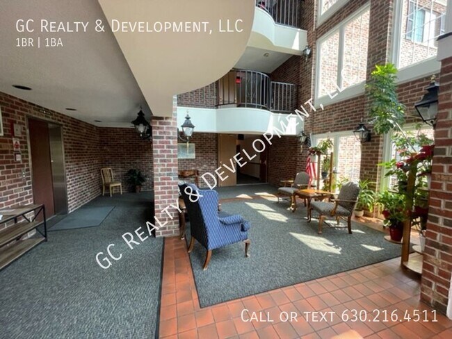 Foto del edificio - ***DOWNTOWN ELK GROVE VILLAGE - 1 BDRM CON...