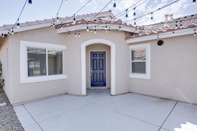 Foto del edificio - Comfort and Style in a Secure Gated Community: Stylish 4-Bedroom Single-Story Home