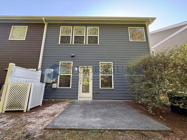 Foto del edificio - Spacious End-Unit Townhome with 2-Car Garage & Private Patio – Near Beaver Creek & Downtown Apex